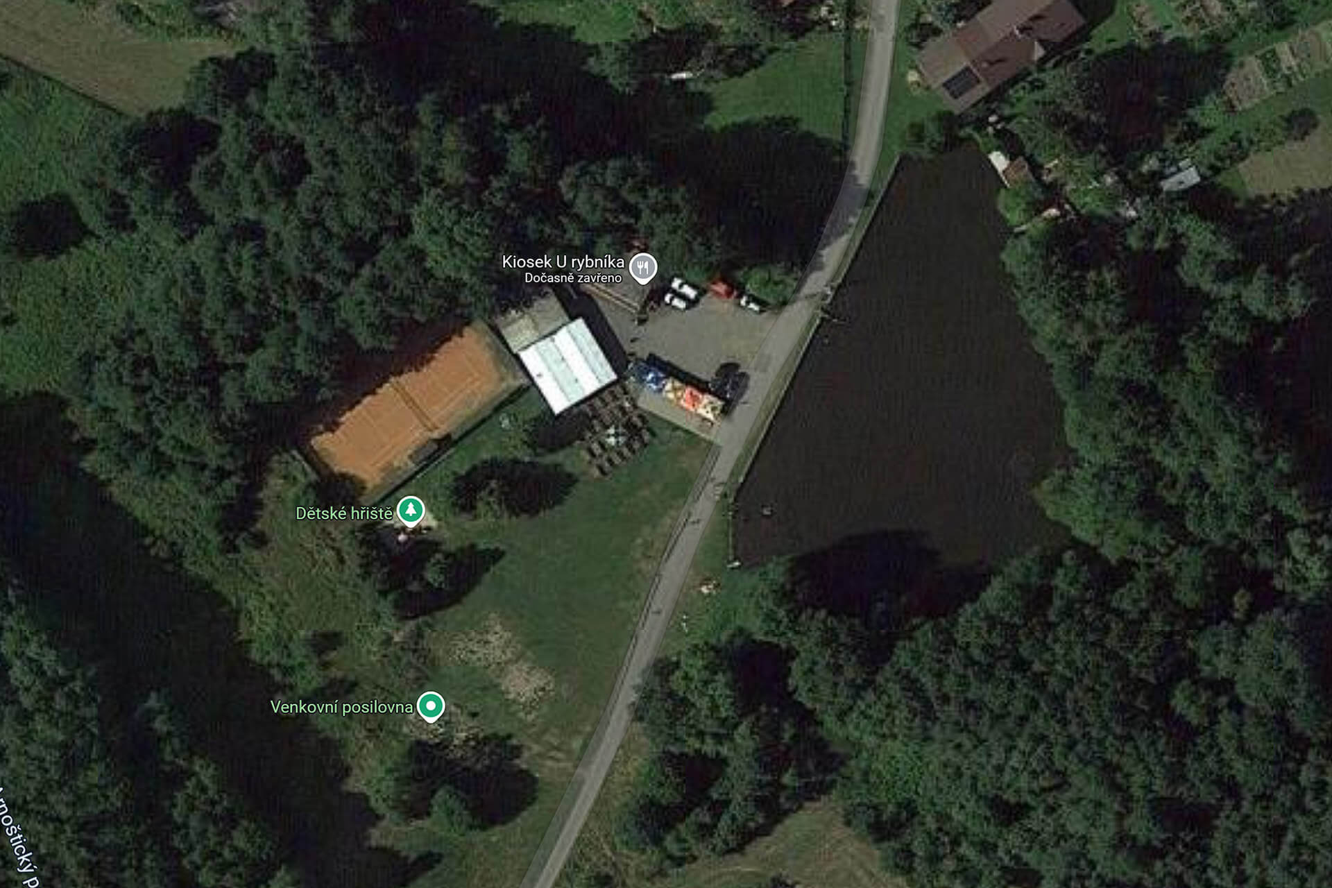 Kiosek u rybníka - občerstvení Žehrov