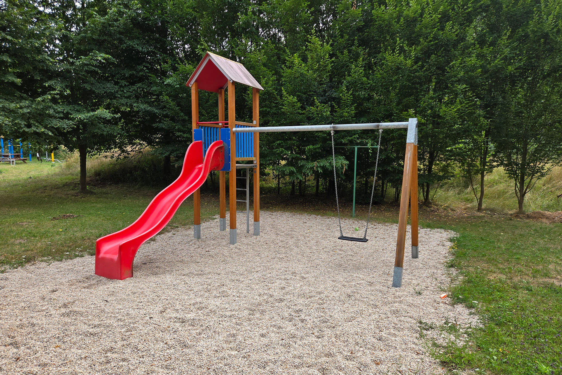 Kiosek u rybníka - občerstvení Žehrov