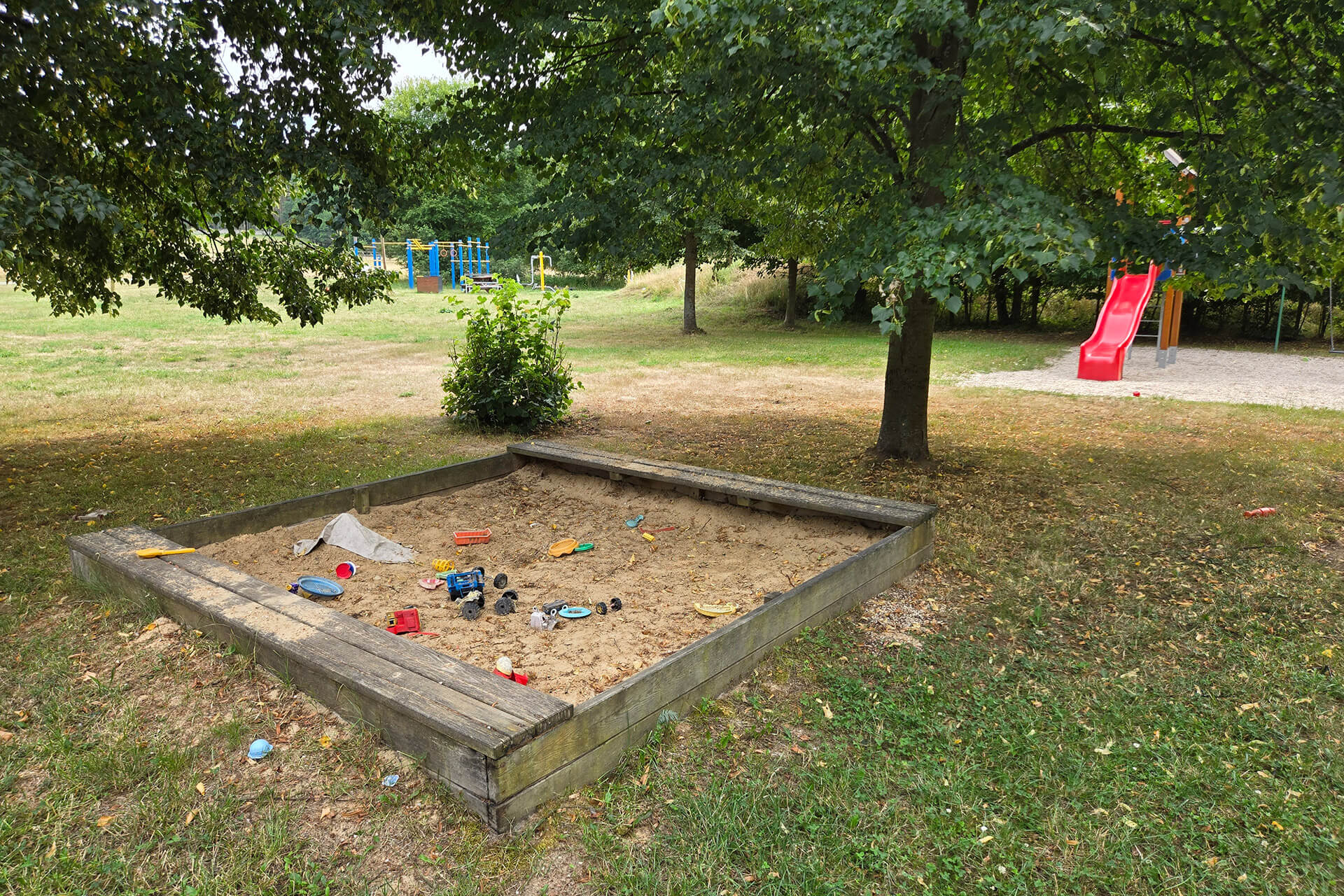 Kiosek u rybníka - občerstvení Žehrov