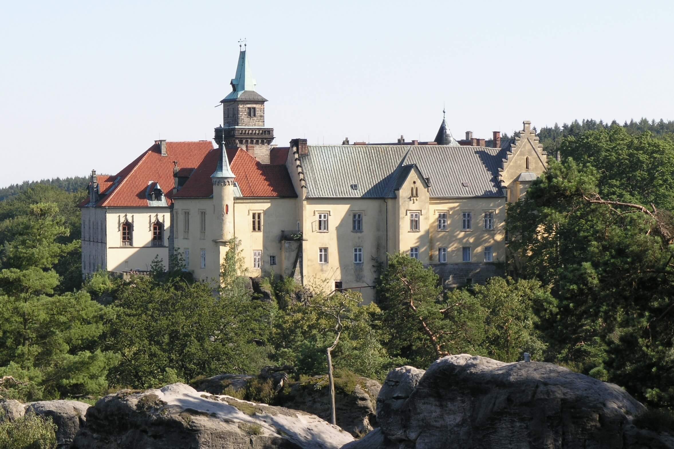 Zámek Hrubá skála
